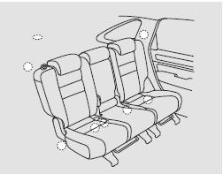 Заднее сиденье оборудовано тремя диагонально-поясными ремнями безопасности.